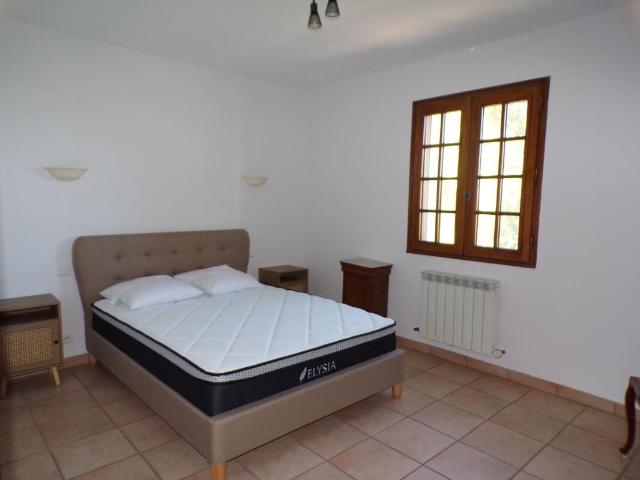 Maison 4 pièces, 128 m² à louer à Villelaure 84530