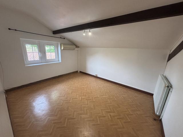 Maison 4 pièces, 136 m² à louer à Armendarits 64640