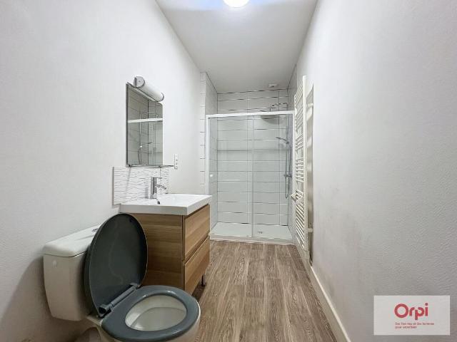 Maison 4 pièces, 138 m² à louer à Bizeneuille 03170