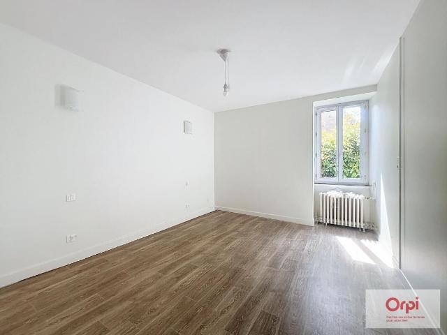 Maison 4 pièces, 138 m² à louer à Bizeneuille 03170