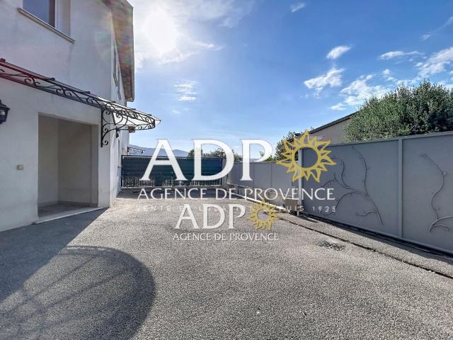 Maison 4 pièces, 139 m² à louer à La Roquette sur Siagne 06550