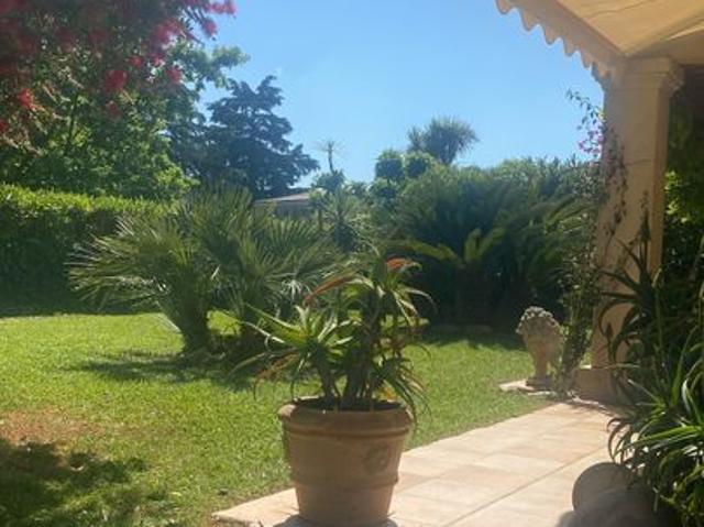 Maison 4 pièces, 130 m² à louer à Antibes 06160