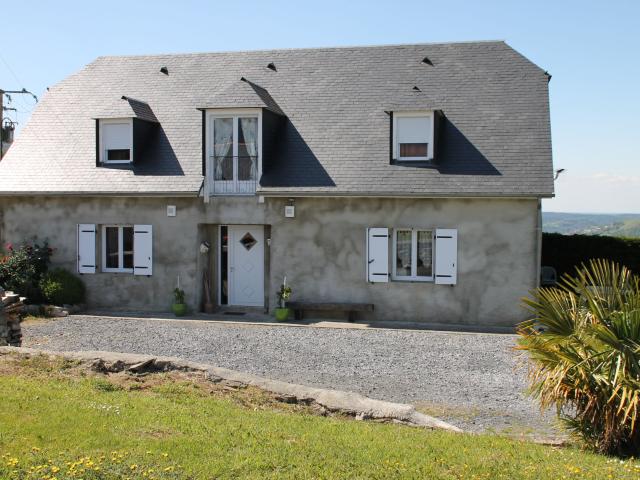Maison 4 pièces, 130 m² à louer à Sère Lanso 65100