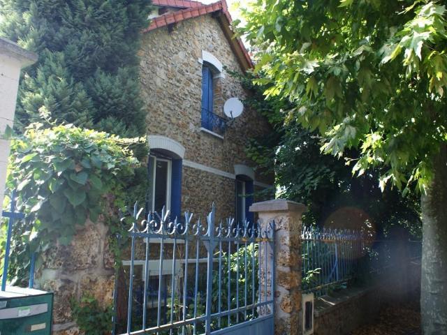 Maison 4 pièces, 140 m² à louer à Sainte Geneviève des Bois 91700