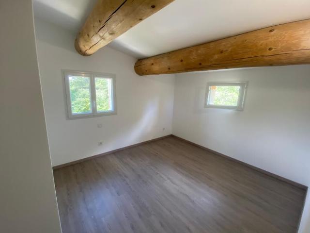Maison 4 pièces, 154 m² à louer à Nîmes 30900