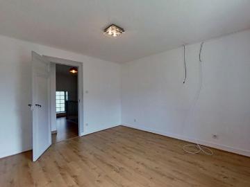 Maison 4 pièces, 1555 m² à louer à Charbonnières les Bains 69260