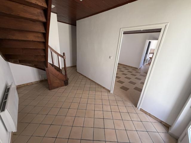 Maison 4 pièces, 155 m² à louer à Calonges 47430