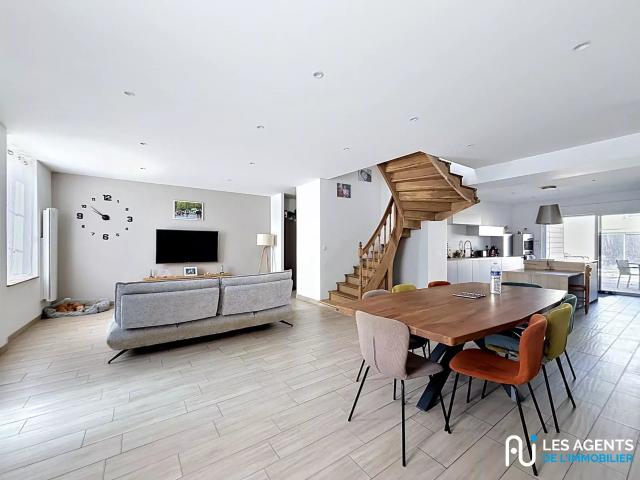 Maison 4 pièces 156 m²