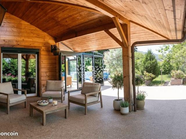 Maison 4 pièces 281 m²