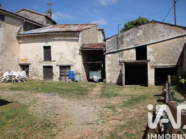 Maison 4 pièces, 150 m² à louer à Mirebeau 86110