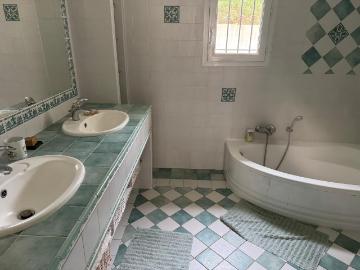 Maison 4 pièces, 150 m² à louer à Bellegarde 30127