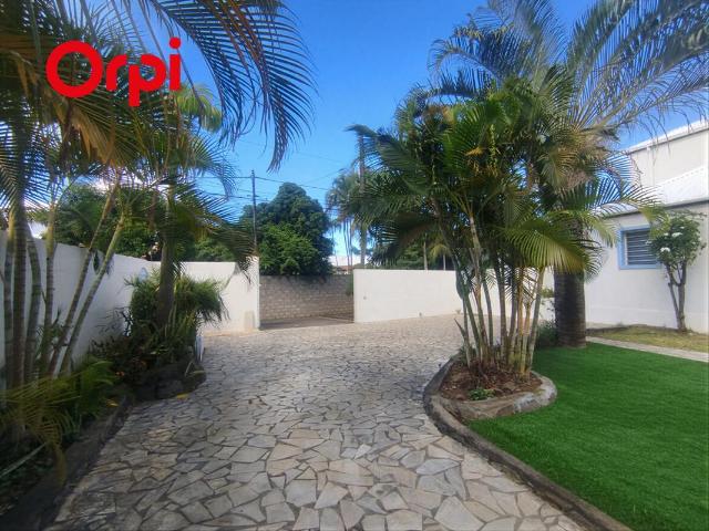 Maison 4 pièces, 162 m² à louer à Saint Pierre 97432