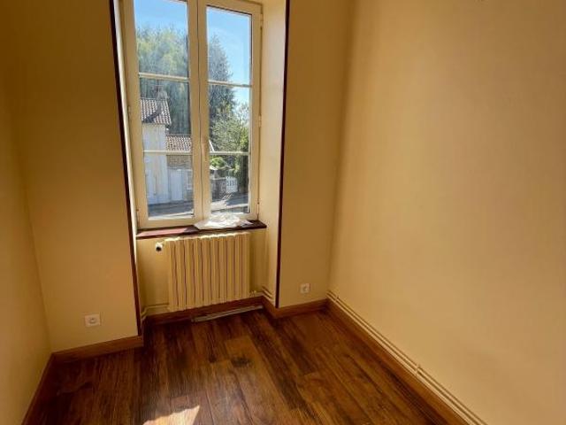 Maison 4 pièces, 172 m² à louer à Bonnac la Côte 87270