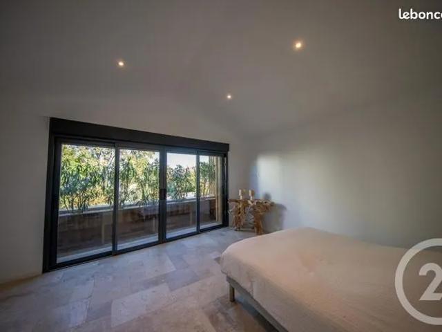 Maison 4 pièces 185 m²