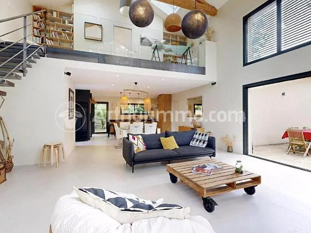 Maison 4 pièces 180 m²