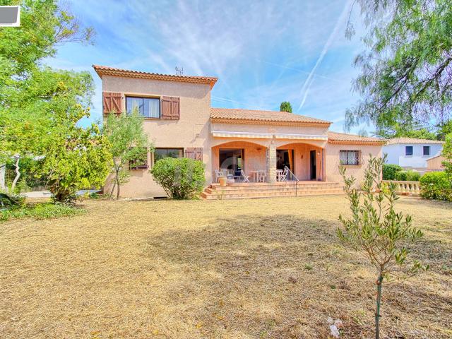Maison 4 pièces 205 m²