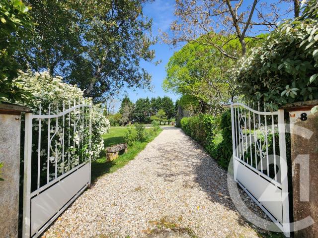 Maison 4 pièces 226 m²