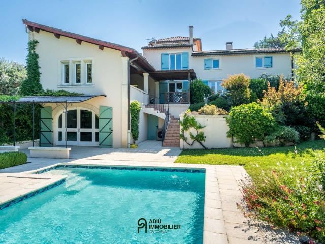 Maison 6 pièces 233 m²
