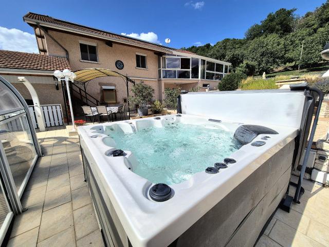 Maison 4 pièces 250 m²