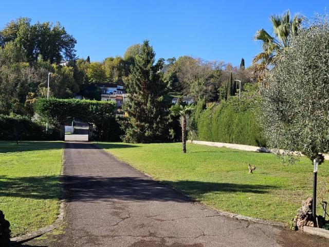 Maison 4 pièces 260 m²
