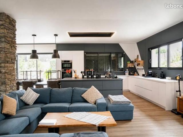 Maison 4 pièces 360 m²