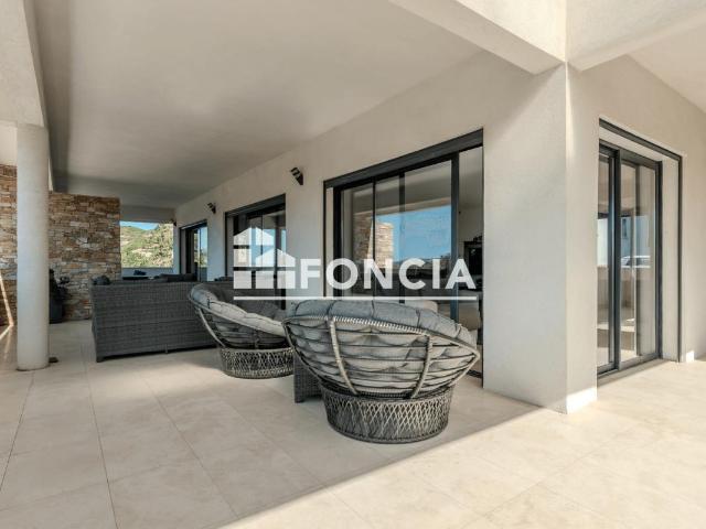 Maison 4 pièces 380 m²