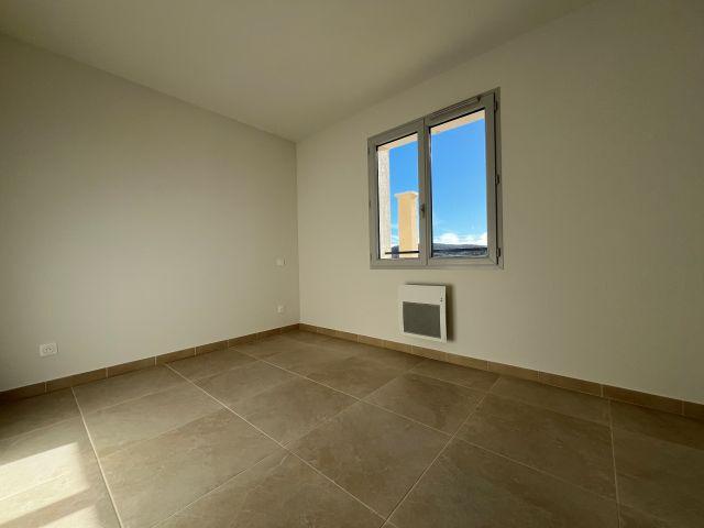 Maison 4 pièces, 86 m² à louer à La Bastidonne 84120