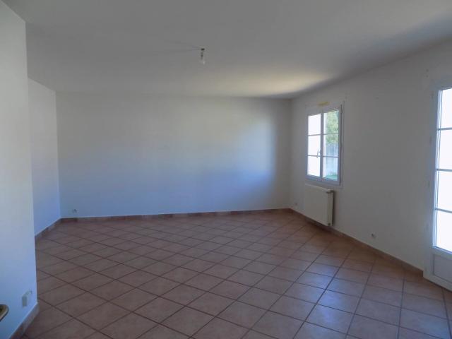 Maison 4 pièces, 87 m² à louer à Vallans 79270