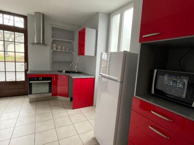 Maison 4 pièces, 93 m² à louer à Buros 64160