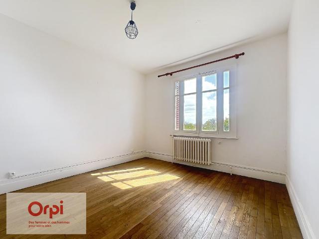 Maison 4 pièces, 93 m² à louer à Domérat 03410