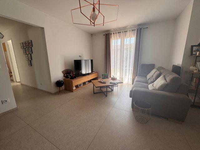 Maison 4 pièces, 96 m² à louer à Peyrolles en Provence 13860