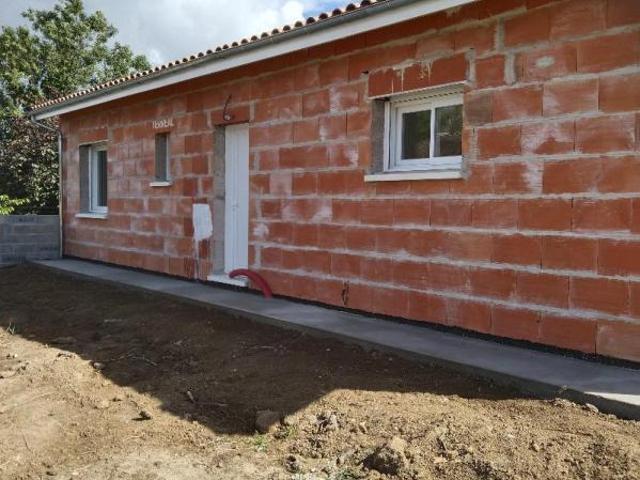Maison 4 pièces, 99 m² à louer à Saint Yzan de Soudiac 33920