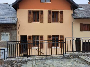 Maison 4 pièces, à louer à Entremont le Vieux 73670
