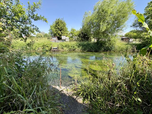 Maison 4 pièces avec dépendances au bord de l'eau