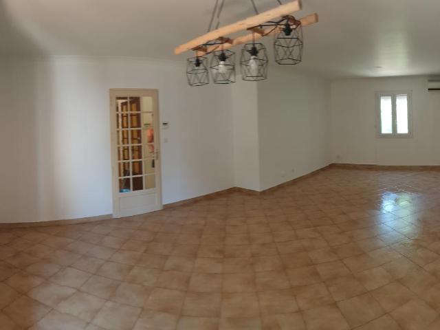 Maison 4 pièces avec jardin, garage et terrasses à Saint Christol lès Alès
