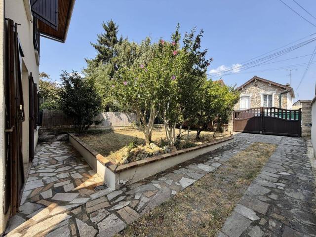 MAISON 4 PIÈCES AVEC JARDIN ET GARAGE
