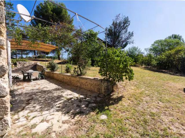 Maison 4 pièces en location meublée à La Tour d'Aigues
