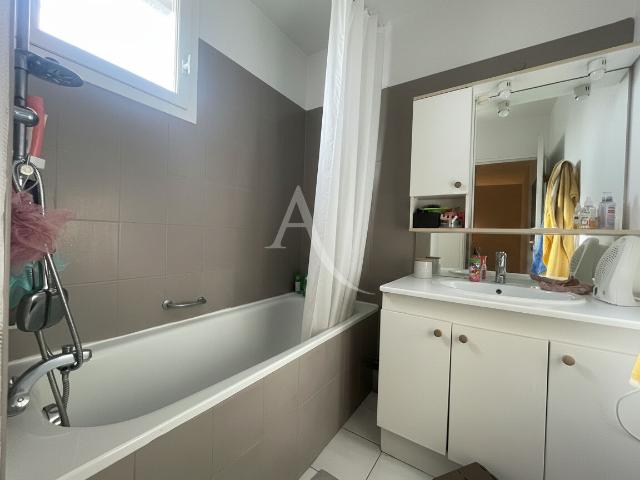 Maison 4 pièces Saintes 82.00m² 900€ à louer l'Adresse
