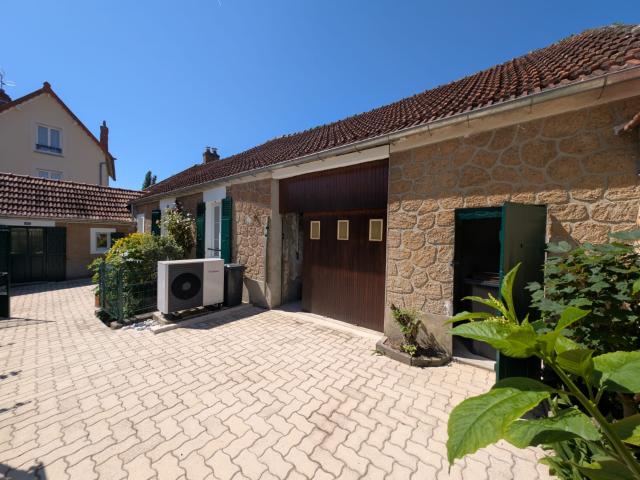 MAISON 4 PIECES REFAITE A NEUF LARDY BOURG