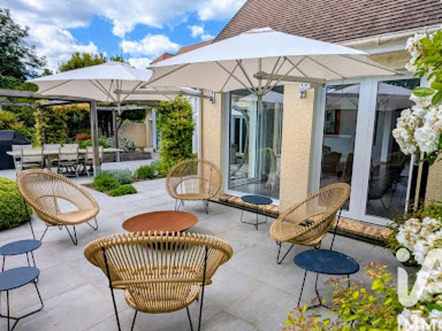 Maison contemporaine avec jardin et terrasse