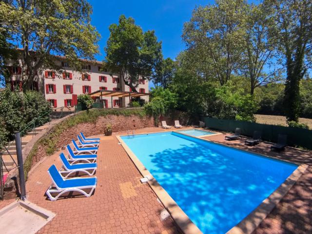 Maison 50 pièces 1 500 m²