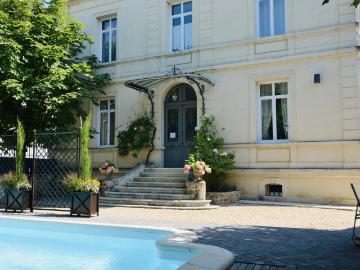 Maison 50 pièces 558 m²