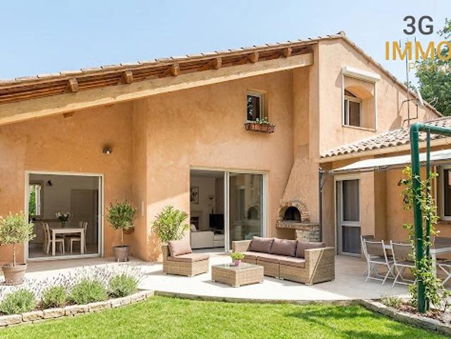 Maison avec piscine et terrasse