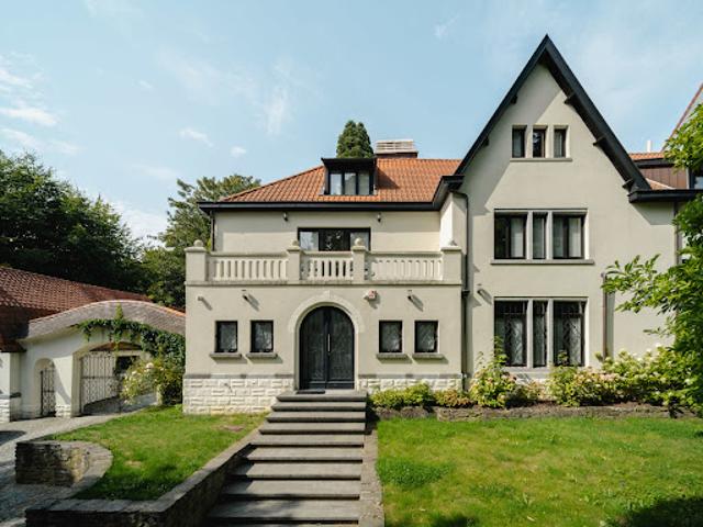 Maison avec piscine et jardin