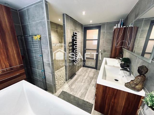 Maison 5 chambres,2 salles de bain, grand garage