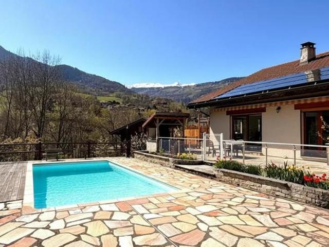 Maison 5 chambres avec piscine et dépendances Aigueblanche