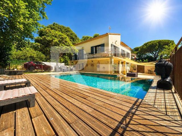 MAISON 5 CHAMBRES AVEC PISCINE SUR TERRAIN 1003 m2