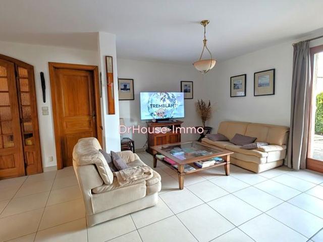 MAISON 5 CHAMBRES, SALON SEJOUR, CUISINE, PISCINE, DOUBLE GARAGE, JARDIN