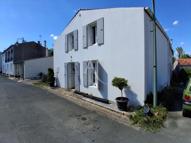 Maison 5 pièce s,3 chambres,petit jardinet, garage non att. 90m² Saint Agnant