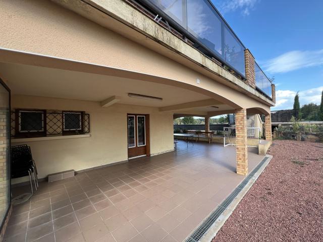 Maison 5 pièce s 4 chambre s 187.34 m²
